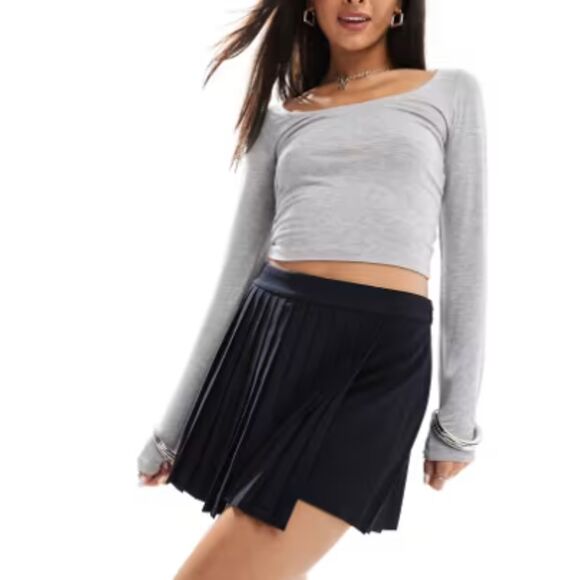 NWT Abercrombie & Fitch Abercrombie & Fitch pleated wrap skort - Navy size Small - Picture 4 of 6